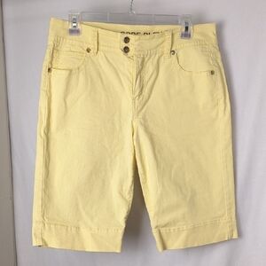 CODE BLEU Women's Pale Yellow Bermuda Shorts